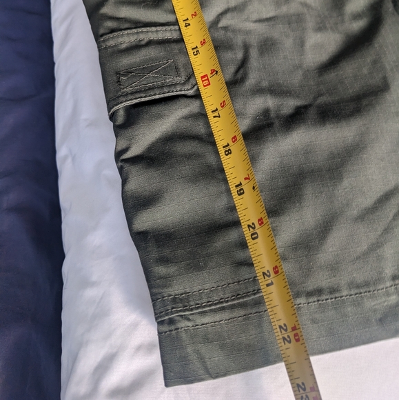 Men's Cargo Shorts (40) - Picture 6 of 8